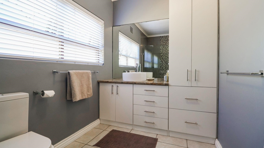 4 Bedroom Property for Sale in Heiderand Western Cape